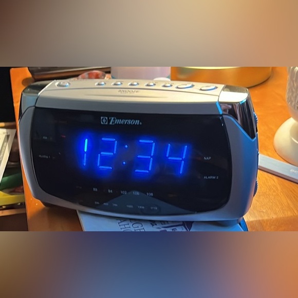 Clock Radio Emerson AM/FM - Picture 7 of 7